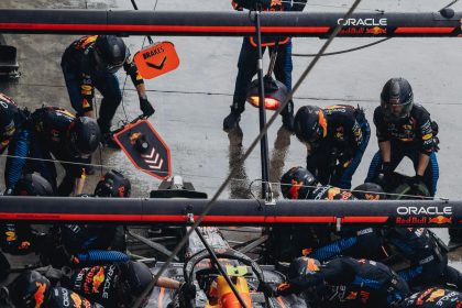 The Secret Life of the Pit Lane: How Wheel Guns and Pit Stops Became F1’s Ultimate Engineering Flex 💥🔧